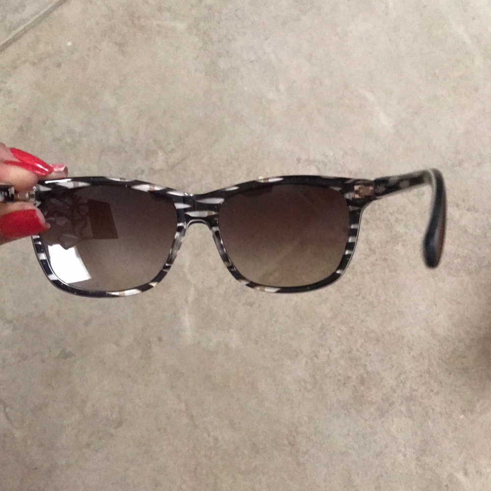 Tory Burch sunglasses - Picture 2 of 3